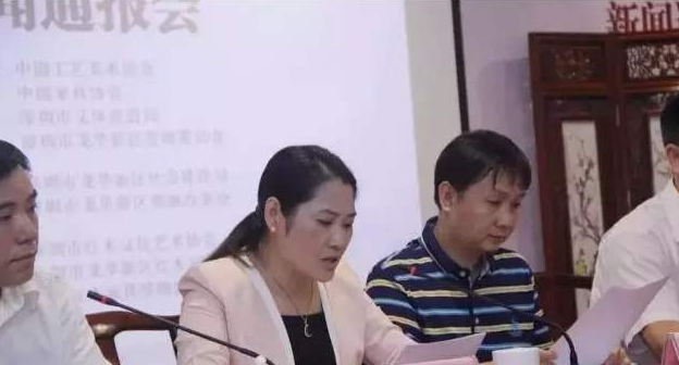 宝山绿化市容局加紧景观布置迎国庆