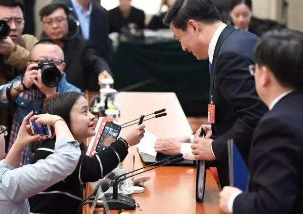 上海的6个公共租赁住房项目提供了13000多个住房单元，以解决人才住房问题。