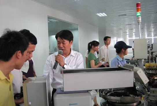 上海的6个公共租赁住房项目提供了13000多个住房单元，以解决人才住房问题。